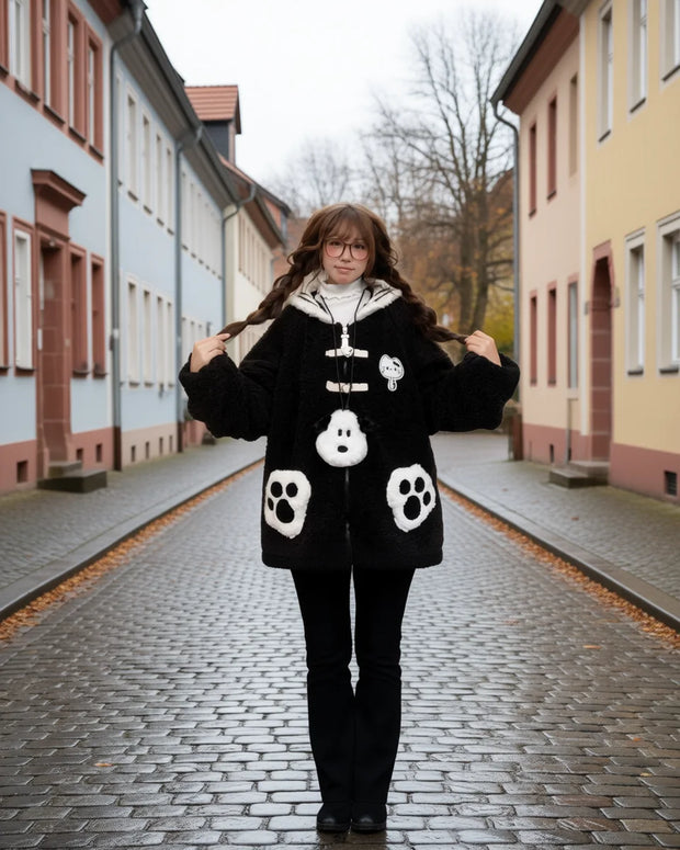 Schwarze Teddyjacke Damen mit Reißverschluss und weißer Stickerei