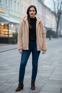 Teddy Jacke Beige mit Kapuze aus warmem Polyester - Ansicht 1